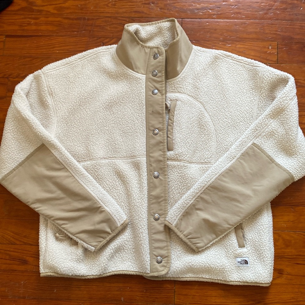 the north face fuzzy sherpa button up sweatshirt/jacket